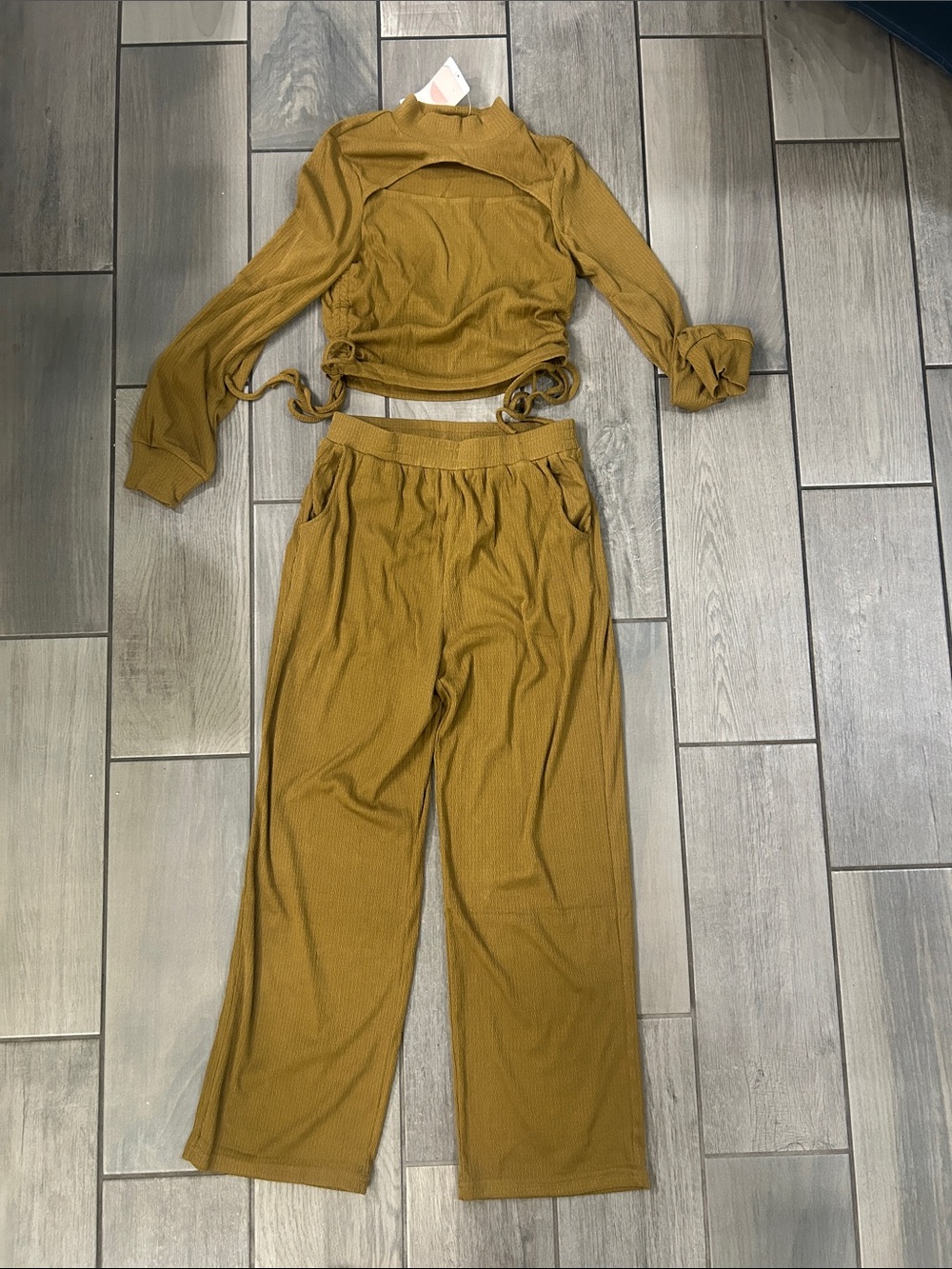 KIRUNDO 2 PIECE SETS for woman lounge sets. Please See Pictures - Picture 6 of 8